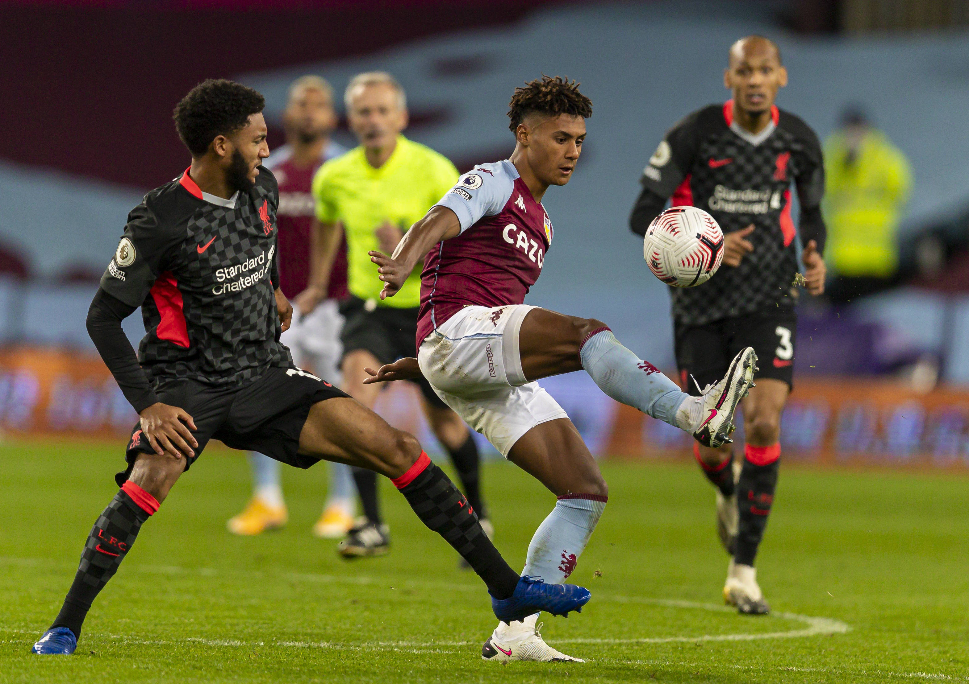 在她们的努 在她们的努